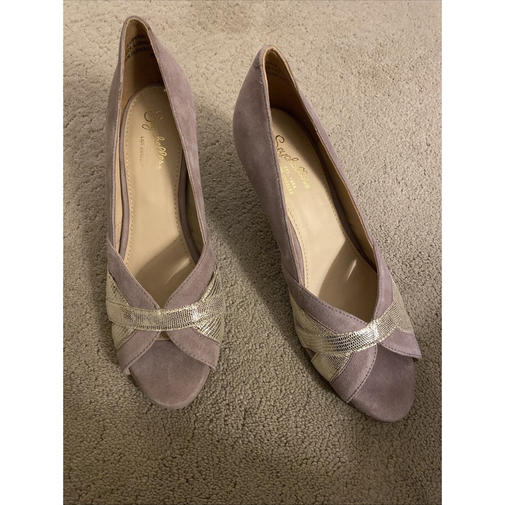 NWOB SEYCHELLES PENNANT PEEP TOE‎ PUMP TAUPE/PLATINUM SIZE 8.5